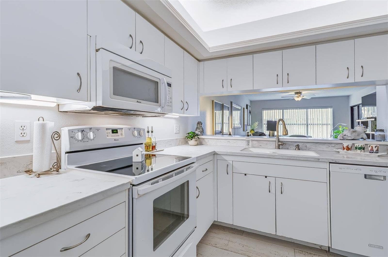 406 BOUCHELLE DRIVE, #103, New Smyrna Beach, FL 32169 under cabinet lighting