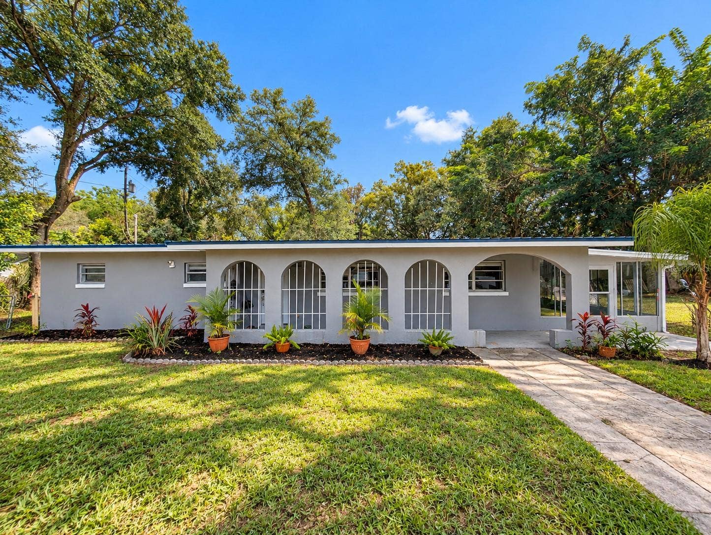1300 S DEWEY STREET, Eustis, FL 32726 Front