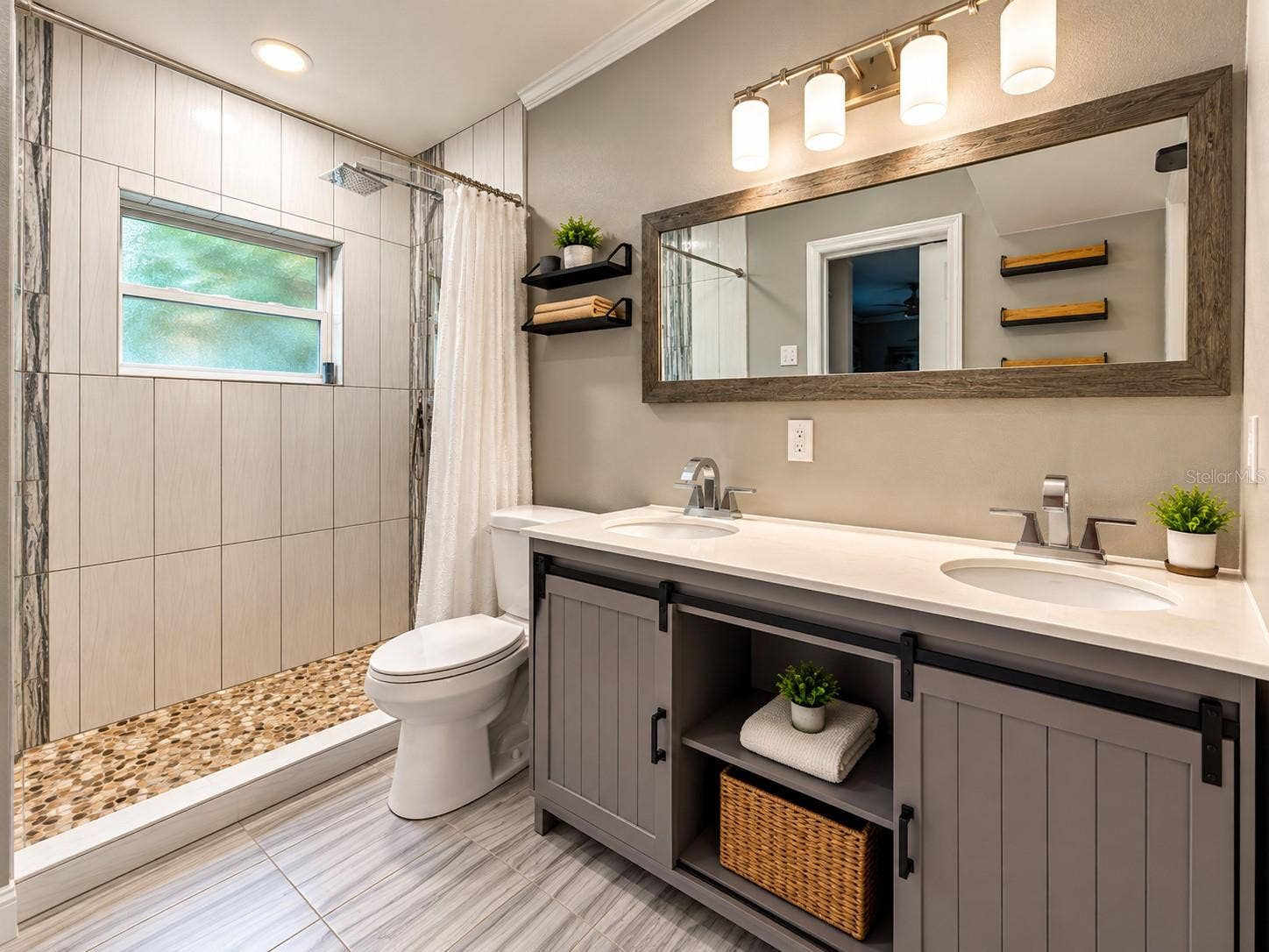 1300 S DEWEY STREET, Eustis, FL 32726 Master Bathroom
