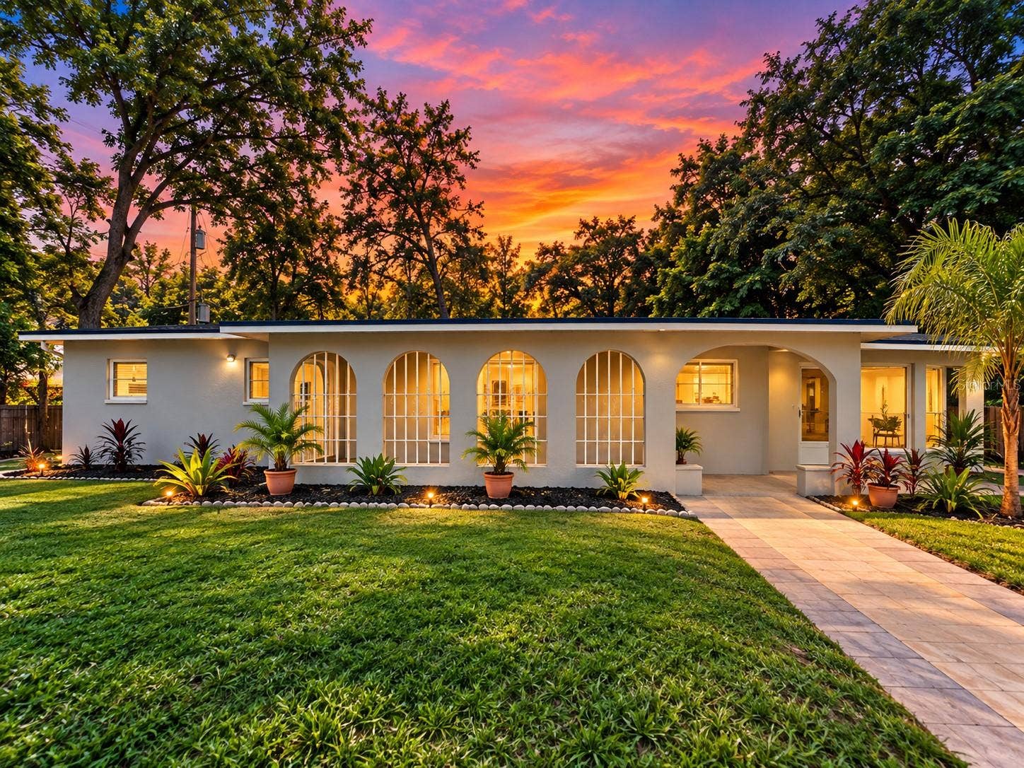 1300 S DEWEY STREET, Eustis, FL 32726 Front - Twilight