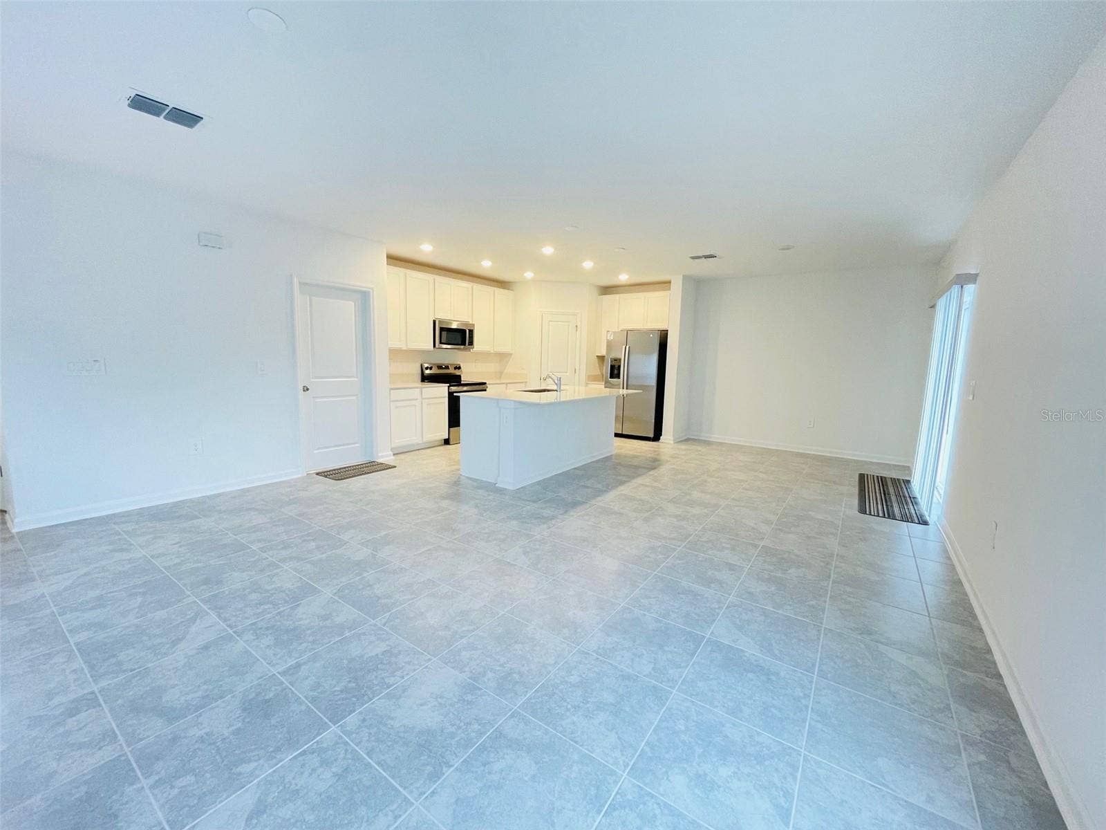 1776 WHITE WATER COURT, Davenport, FL 33837