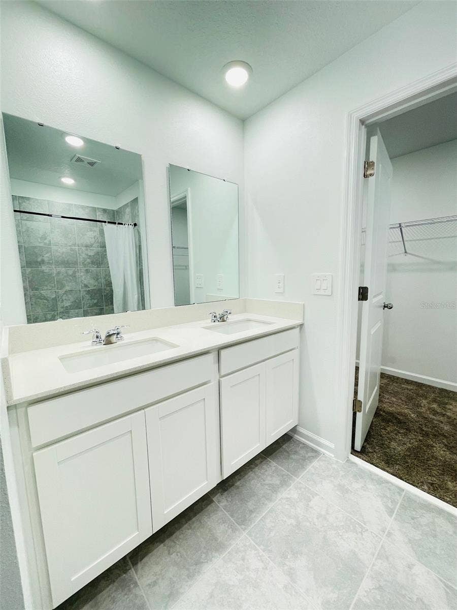 1776 WHITE WATER COURT, Davenport, FL 33837