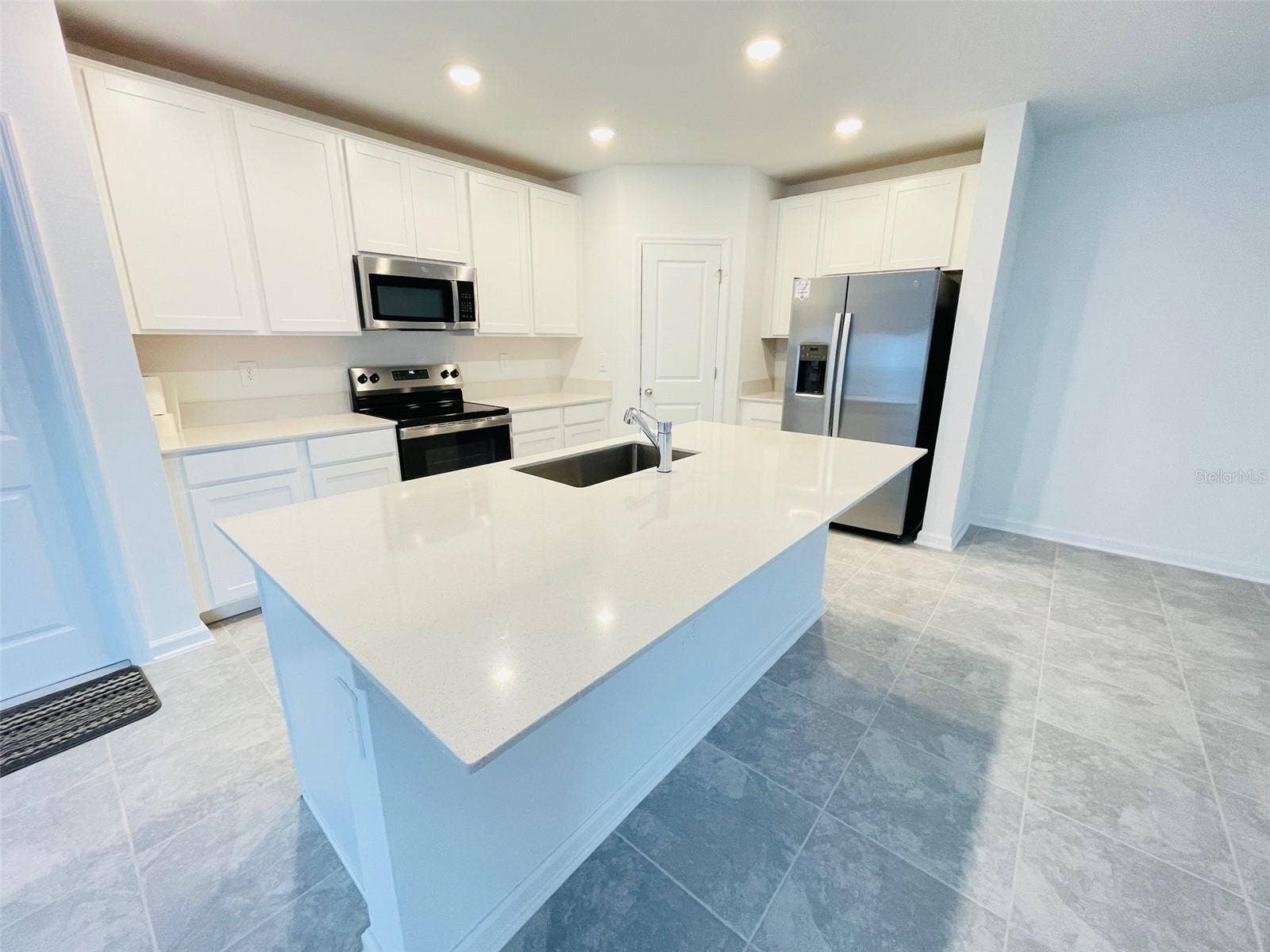 1776 WHITE WATER COURT, Davenport, FL 33837