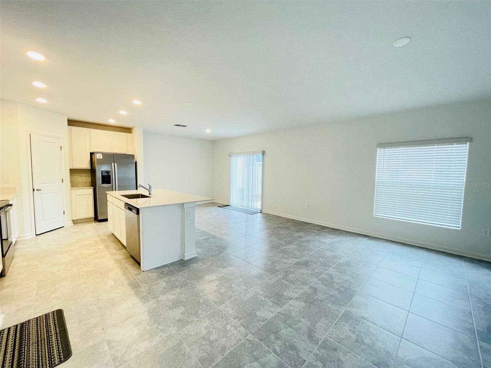 1776 WHITE WATER COURT, Davenport, FL 33837