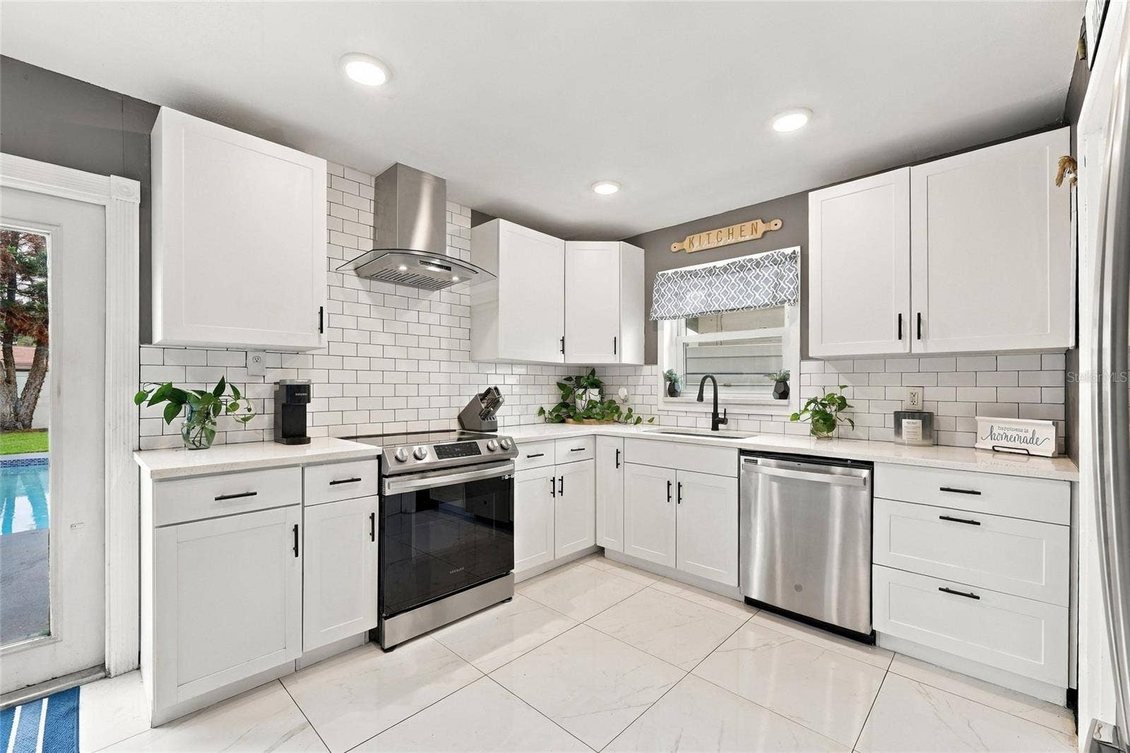 8301 SARNOW DRIVE, Orlando, FL 32822 8301 SARNOW DRIVE, Orlando, FL 32822