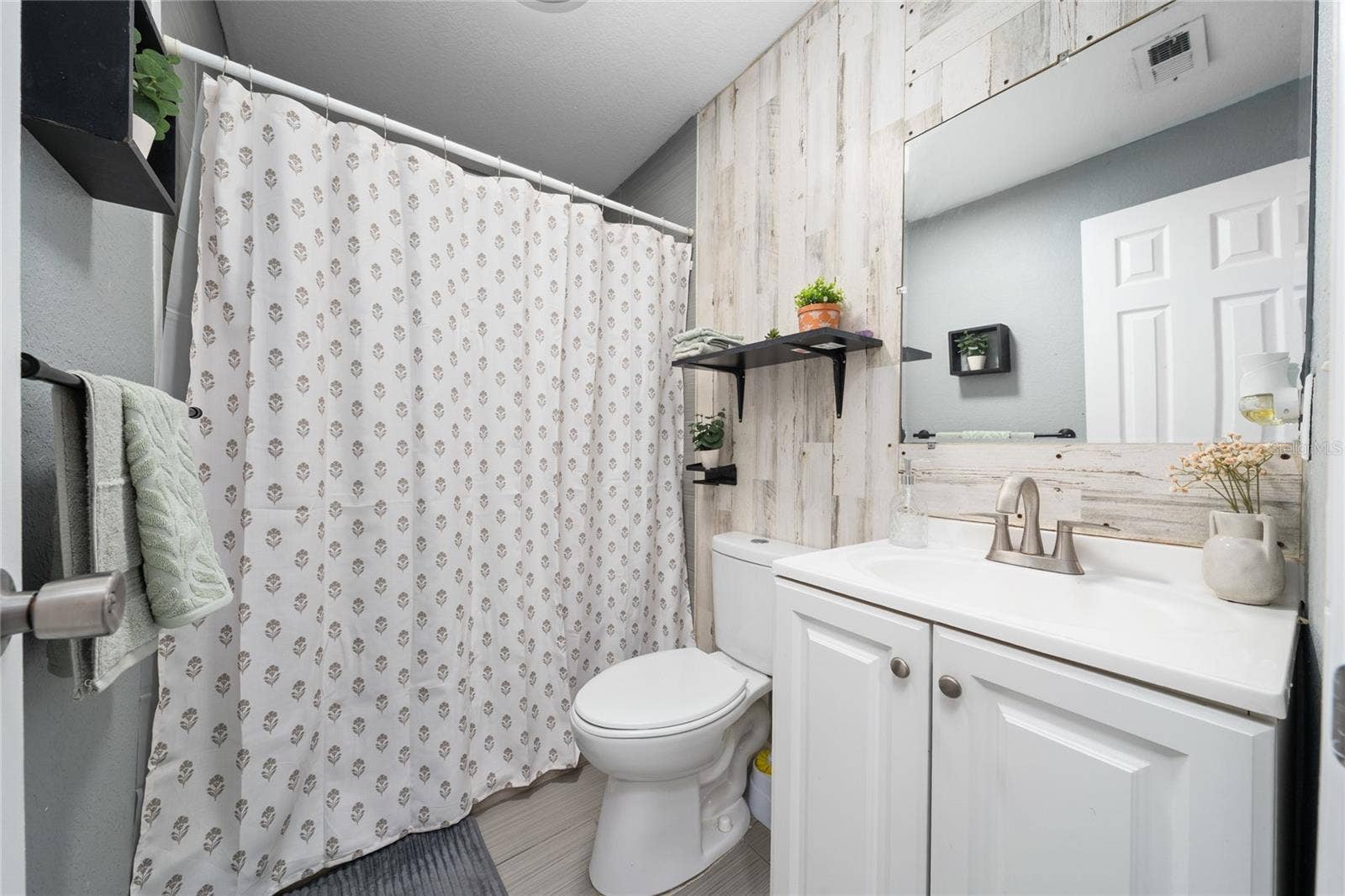 828 N SCOTT AVENUE, Lakeland, FL 33815 828 N SCOTT AVENUE, Lakeland, FL 33815