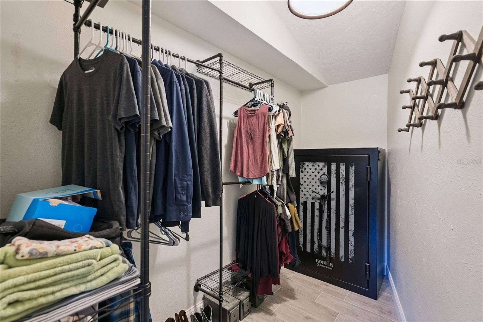 1350 ARAPAHO TRAIL, Geneva, FL 32732 Walk-in closet