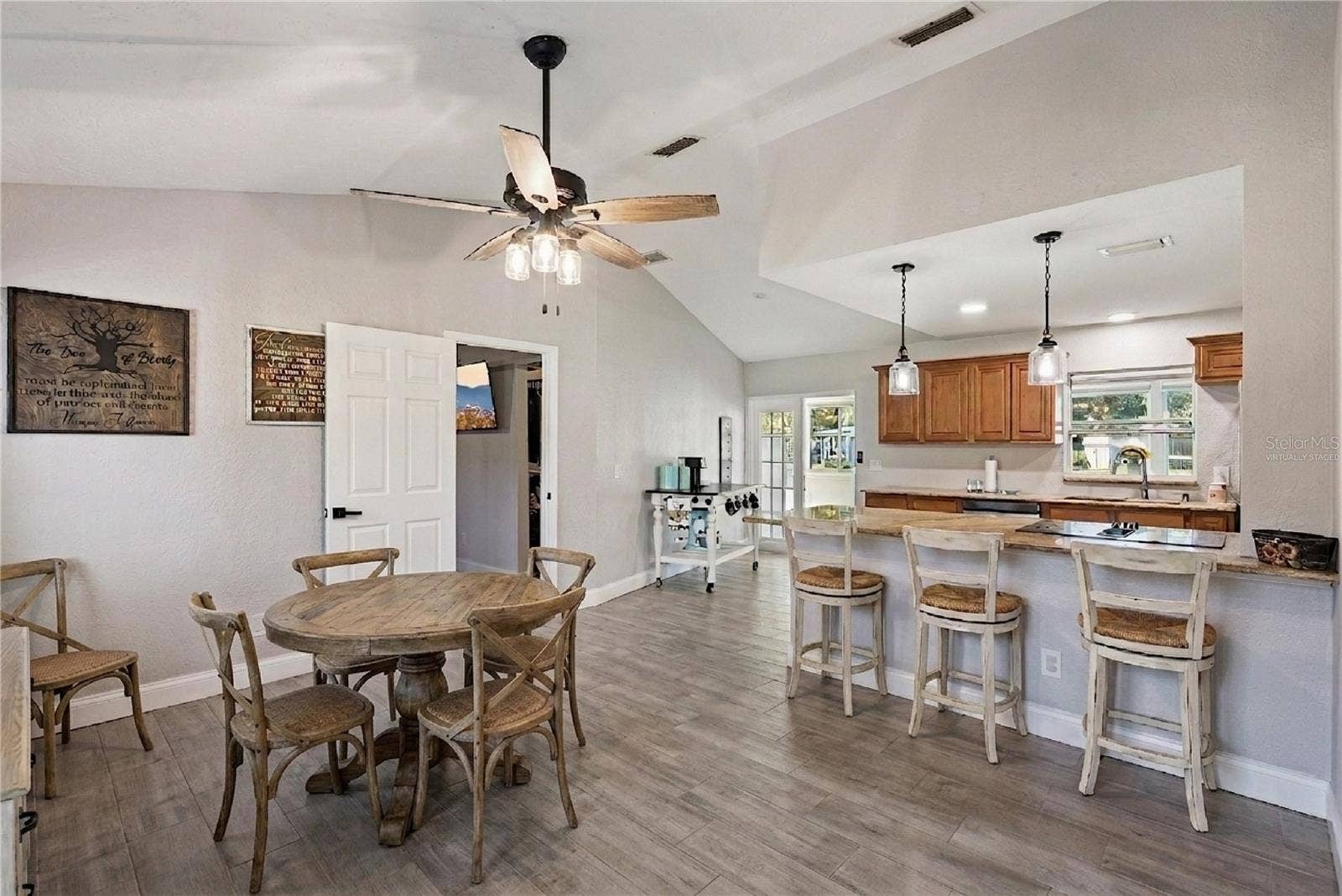 1350 ARAPAHO TRAIL, Geneva, FL 32732 Virtual staging