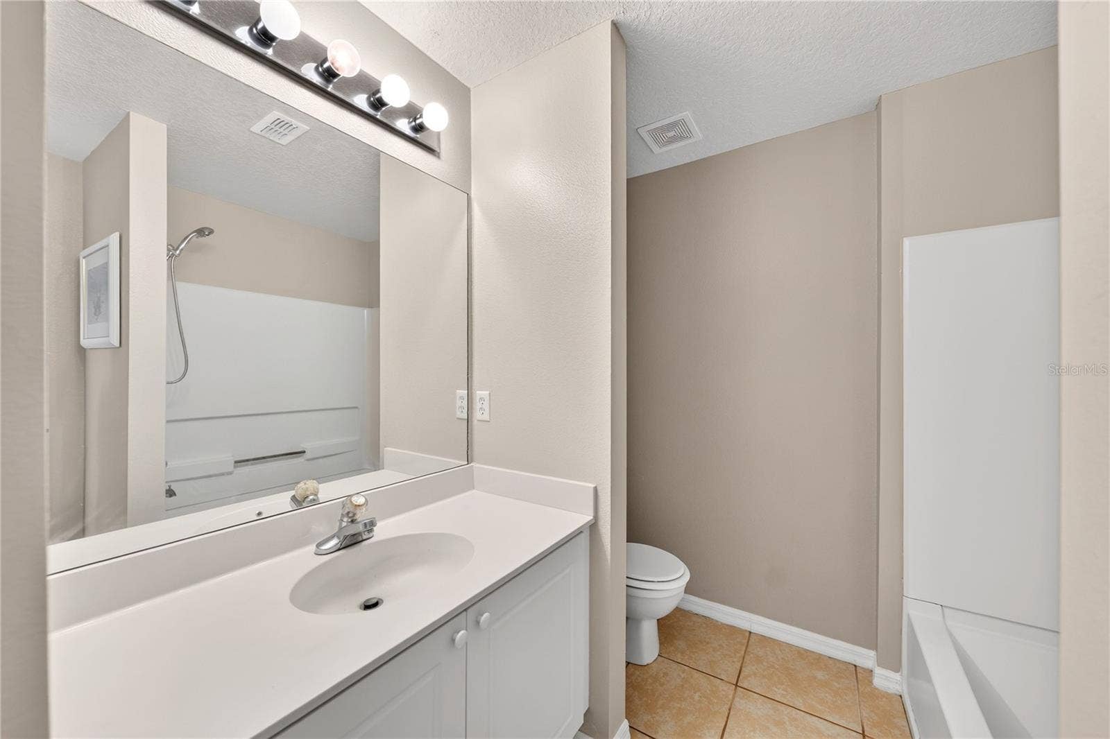 8831 GRAND PALMS CIR, APT B, Kissimmee, FL 34747 8831 GRAND PALMS CIR, APT B, Kissimmee, FL 34747