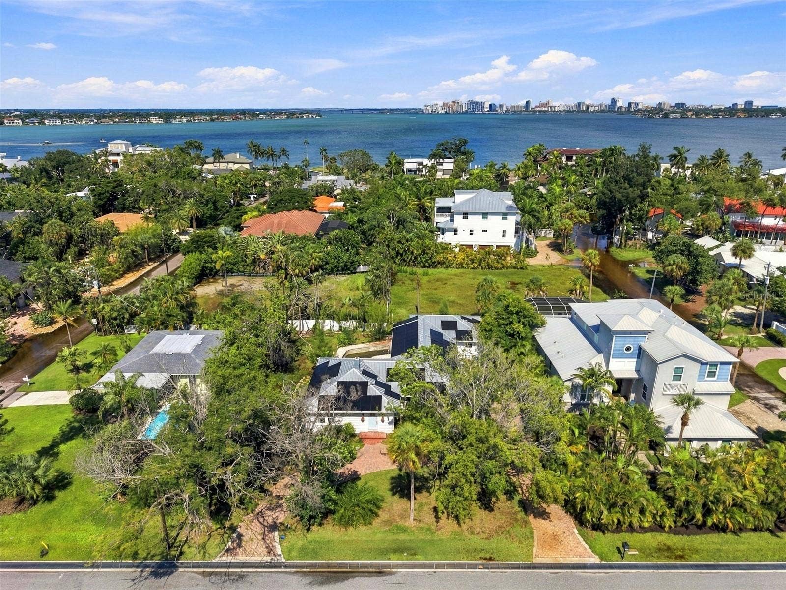 617 SIESTA DRIVE, Sarasota, FL 34242 617 SIESTA DRIVE, Sarasota, FL 34242