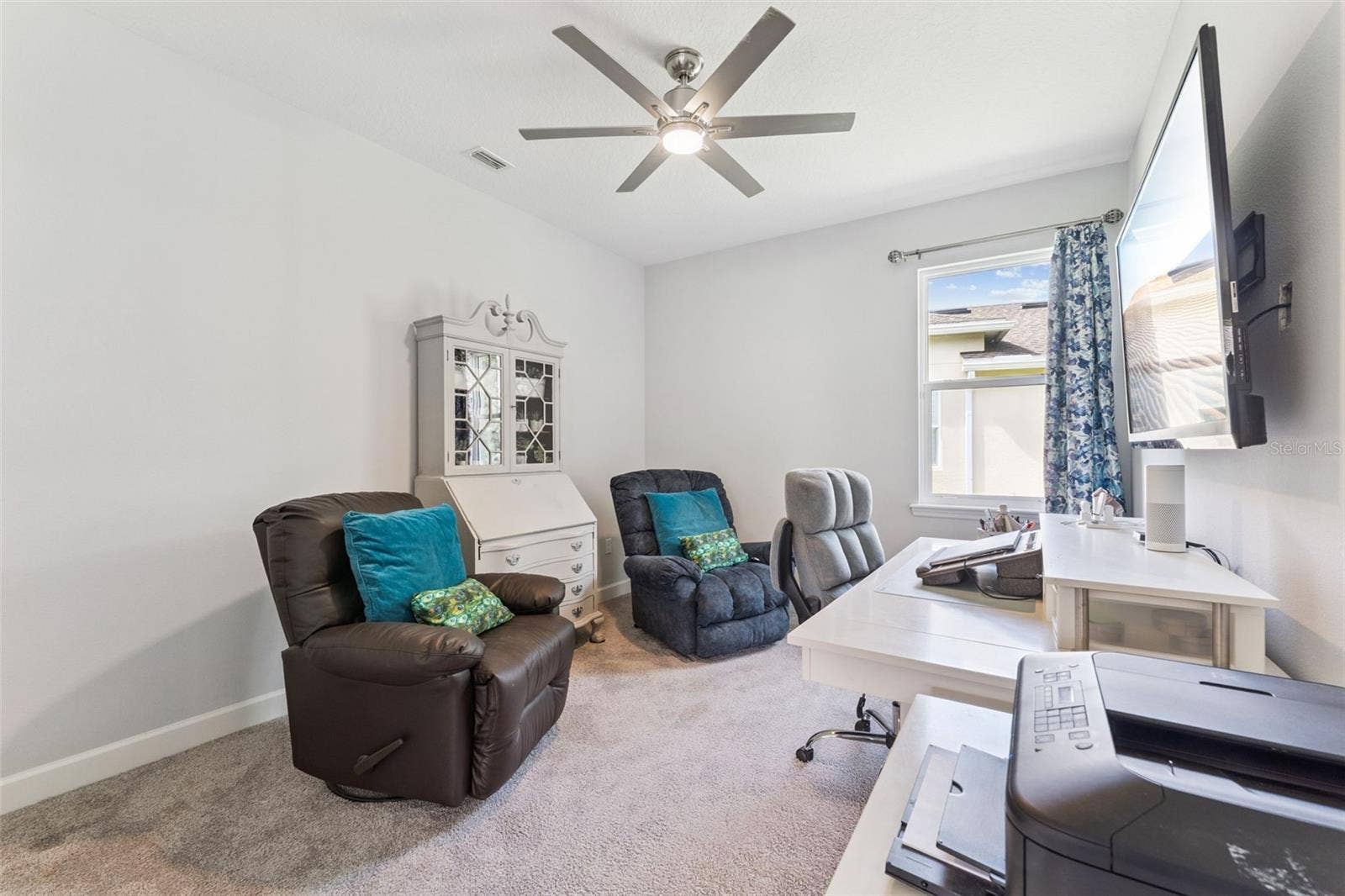 1305 HAYTON AVE., Deland, FL 32724 Den/Office w/ a ceiling fan