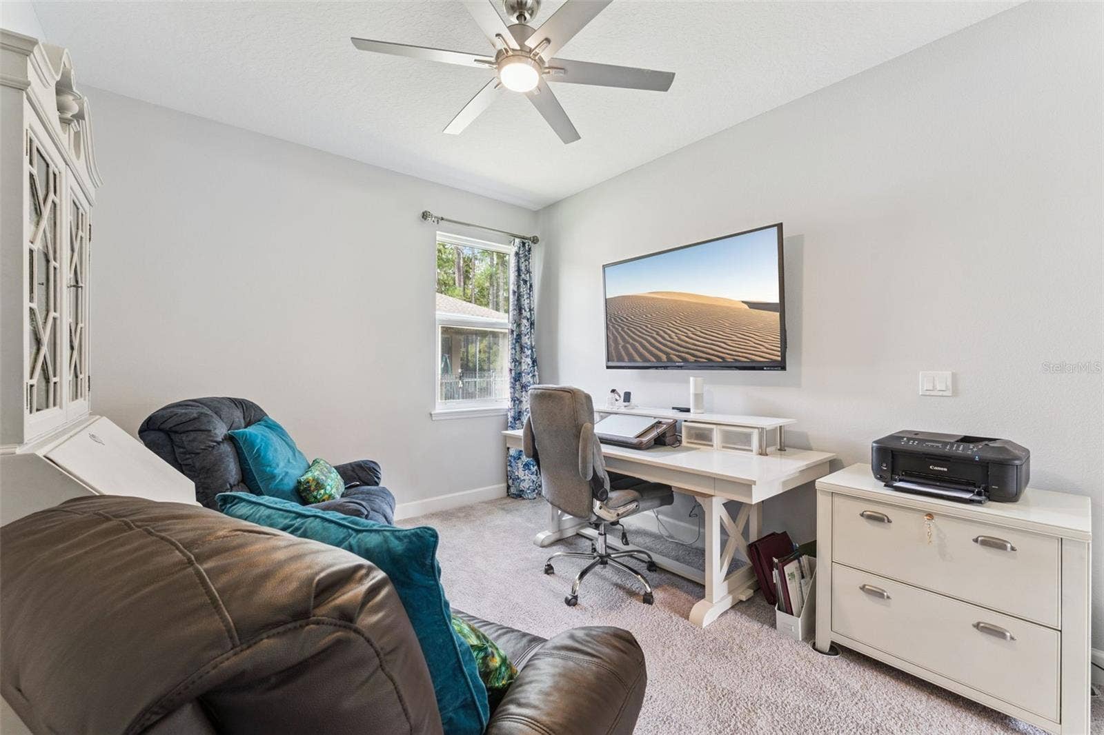 1305 HAYTON AVE., Deland, FL 32724 13' x 10'6" Den/Office w/ a ceiling fan
