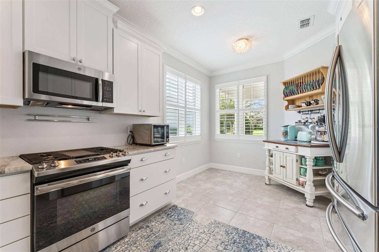 1305 HAYTON AVE., Deland, FL 32724 Kitchen w/ a 9' x 7'6" Dinette area