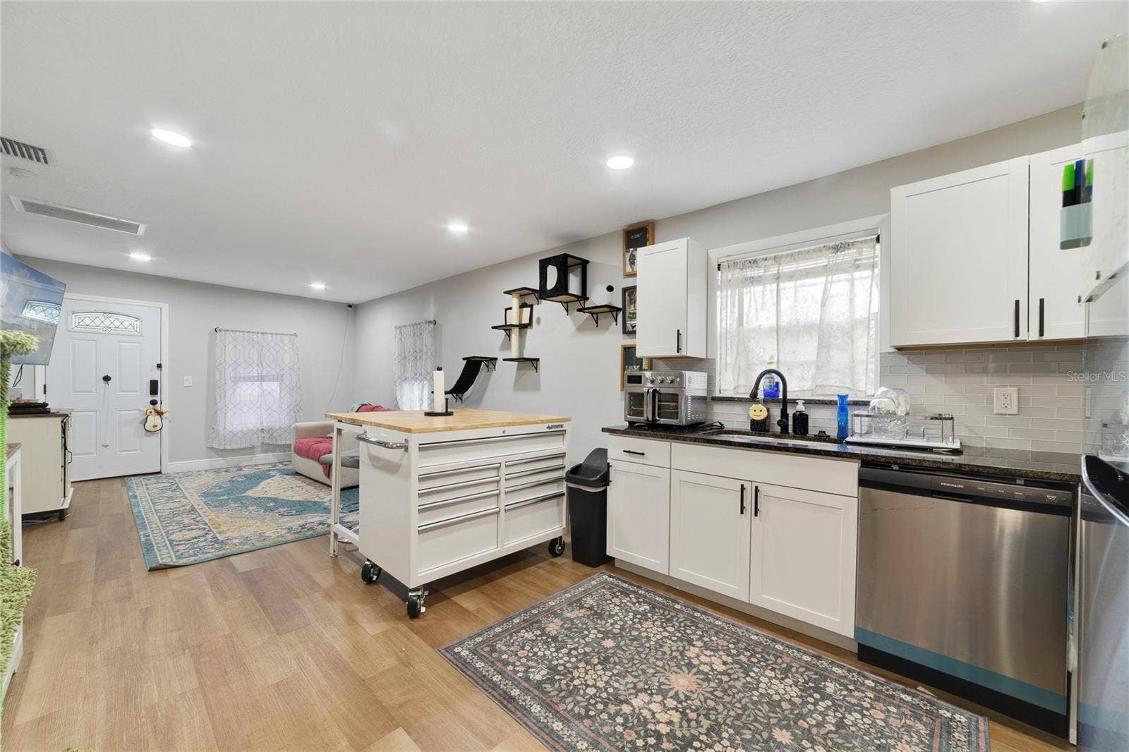 812 S LOCUST AVENUE, Sanford, FL 32771 812 S LOCUST AVENUE, Sanford, FL 32771