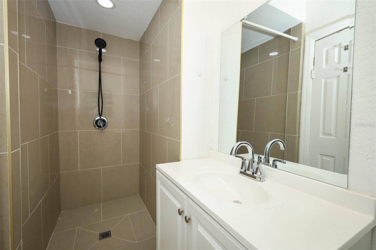 7614 BELL BOULEVARD, Orlando, FL 32810 primary bathroom