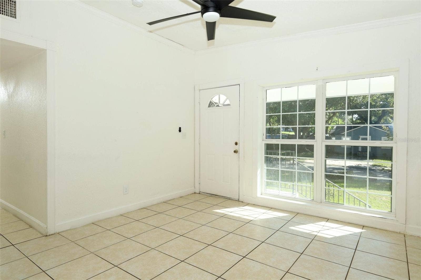 7614 BELL BOULEVARD, Orlando, FL 32810 living room