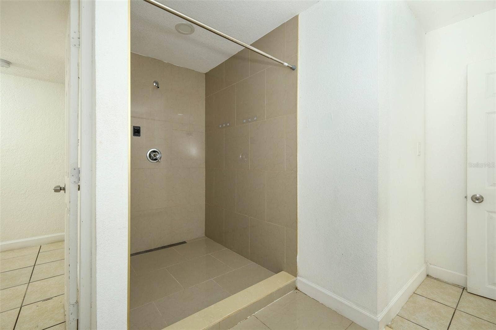 7614 BELL BOULEVARD, Orlando, FL 32810 2nd bahroom