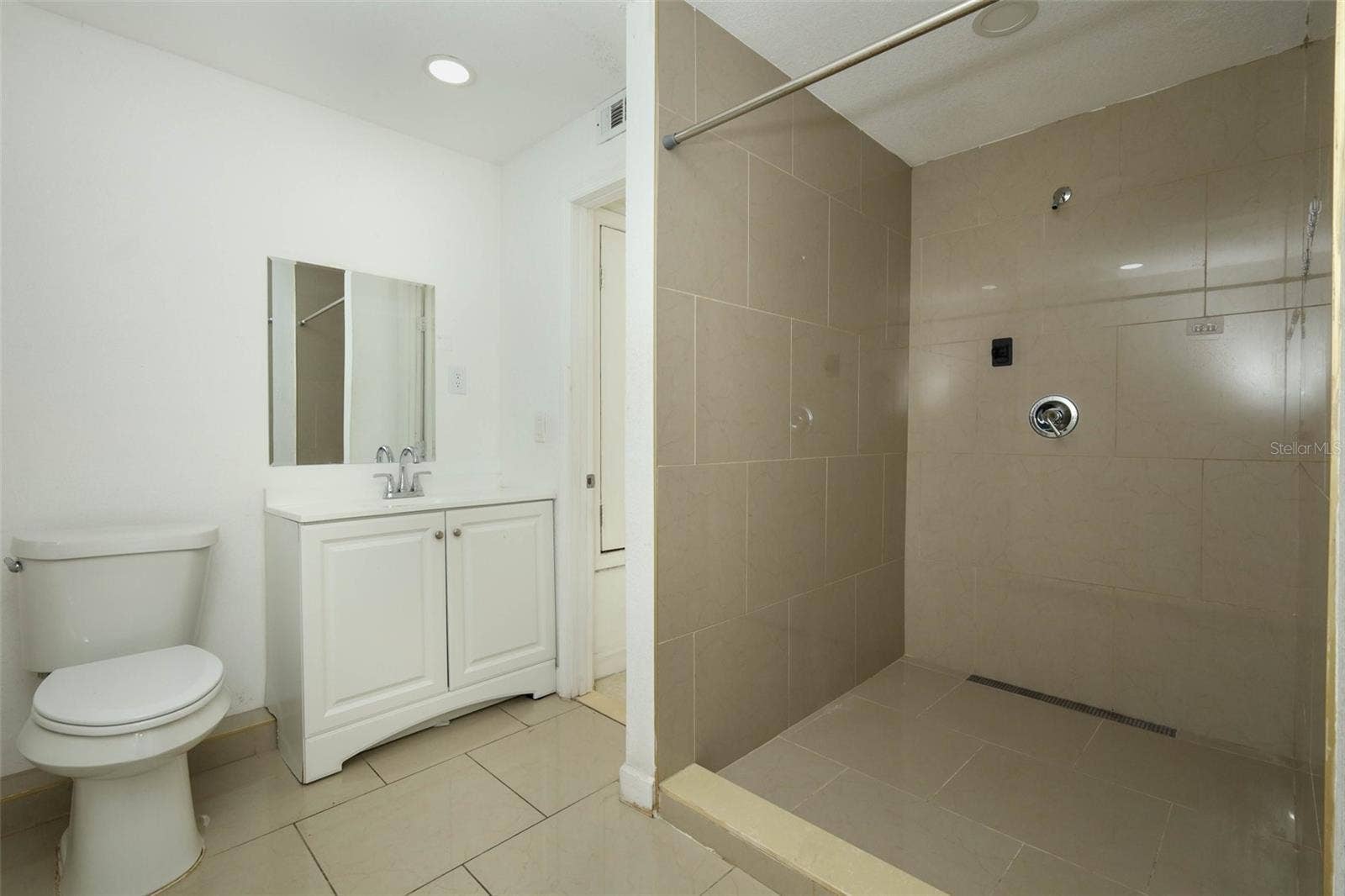 7614 BELL BOULEVARD, Orlando, FL 32810 2nd bathroom