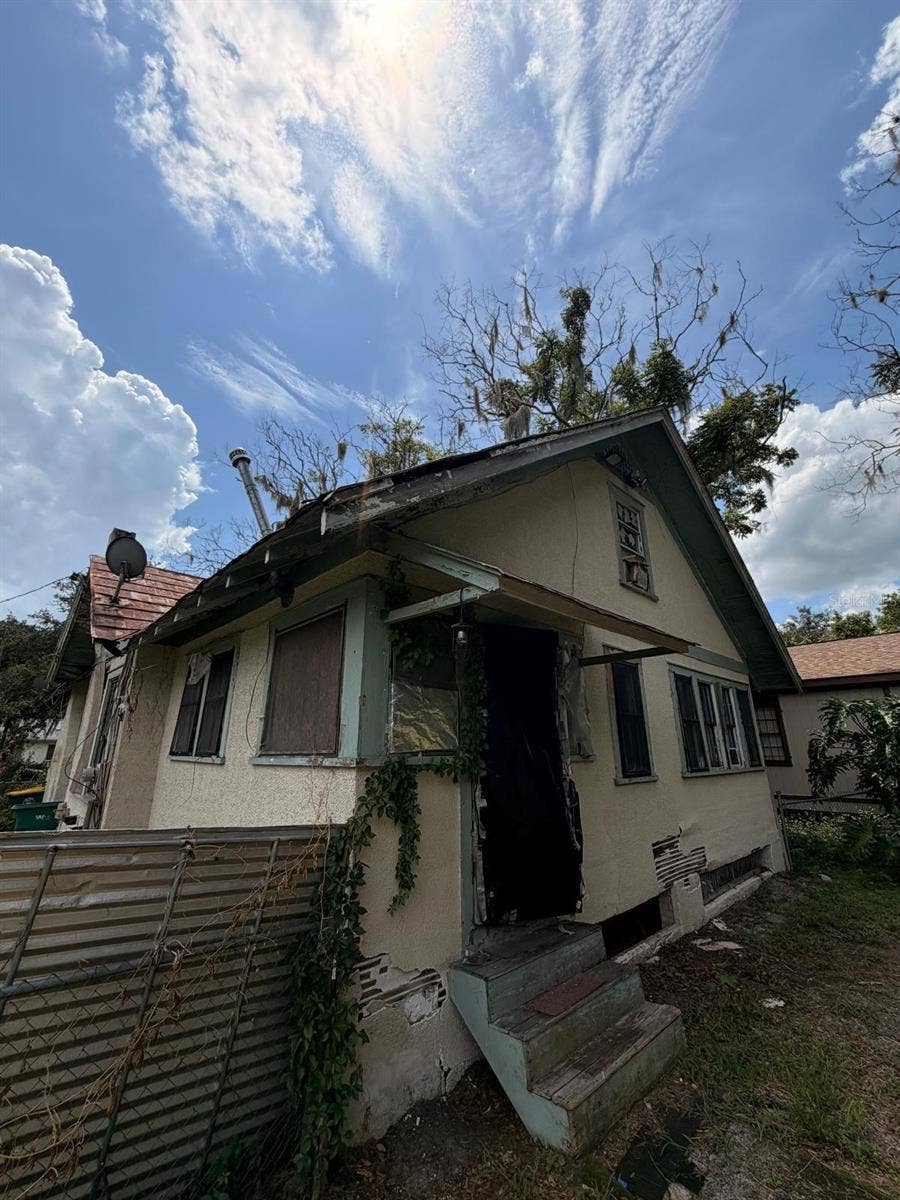 613 W MINNESOTA AVENUE, Deland, FL 32720 613 W MINNESOTA AVENUE, Deland, FL 32720