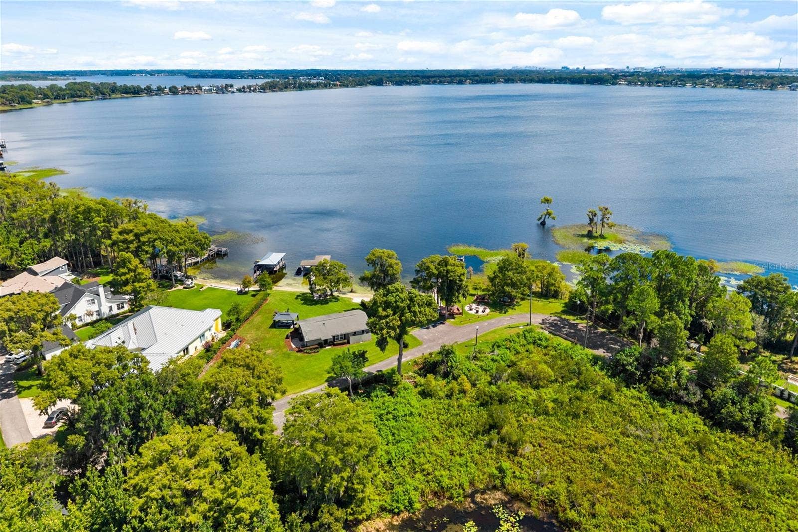 10430 LAKE COTTAGE LANE, Orlando, FL 32836 Rare Lake Sheen lakefront estate opportunity on the Butler Chain of Lakes! An exceptional opportunity to build a custom luxury lakefront residence on one of the most compelling properties along Lake Cottage Lane.