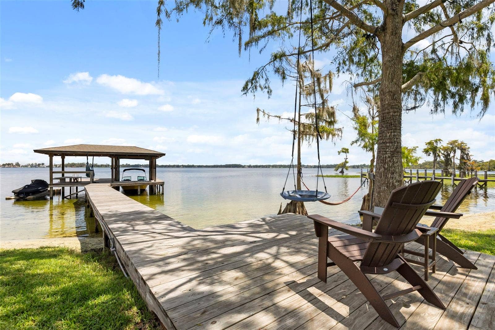 10430 LAKE COTTAGE LANE, Orlando, FL 32836 Rare Lake Sheen lakefront estate opportunity on the Butler Chain of Lakes! An exceptional opportunity to build a custom luxury lakefront residence on one of the most compelling properties along Lake Cottage Lane.