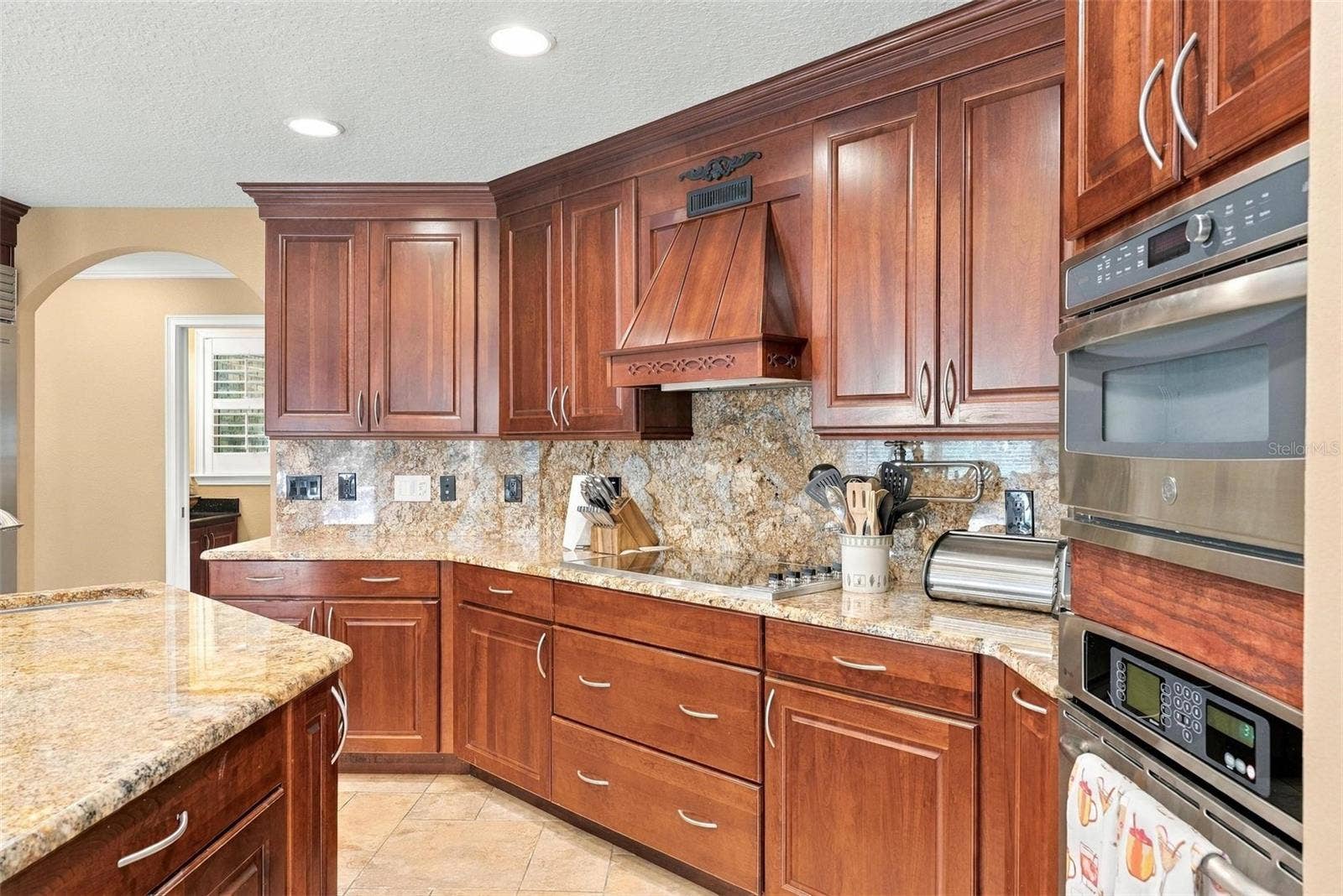2150 W DALE CIRCLE, Deland, FL 32720 2150 W DALE CIRCLE, Deland, FL 32720