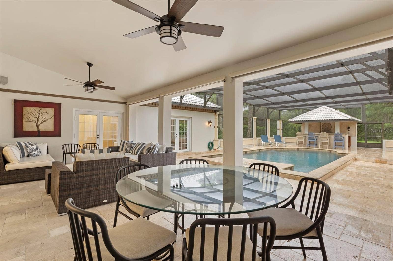 Covered Lanai Dining Area