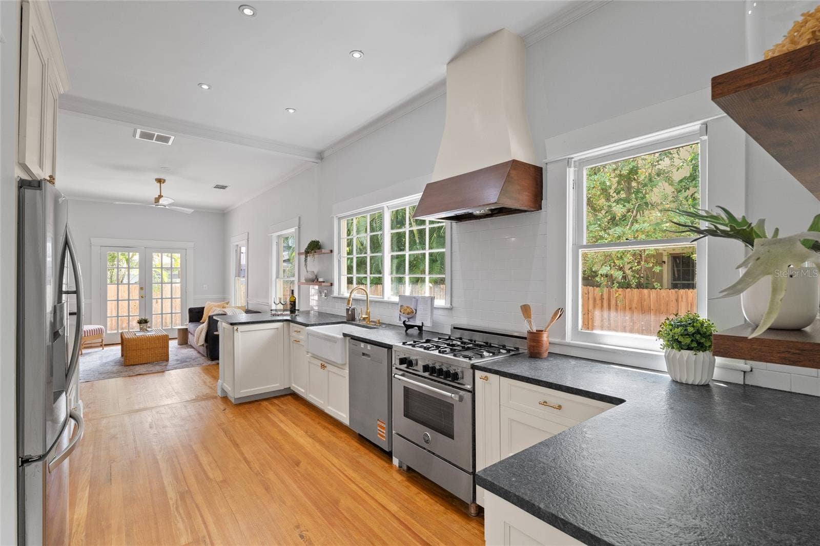 2410 W JETTON AVENUE, Tampa, FL 33629 2410 W JETTON AVENUE, Tampa, FL 33629