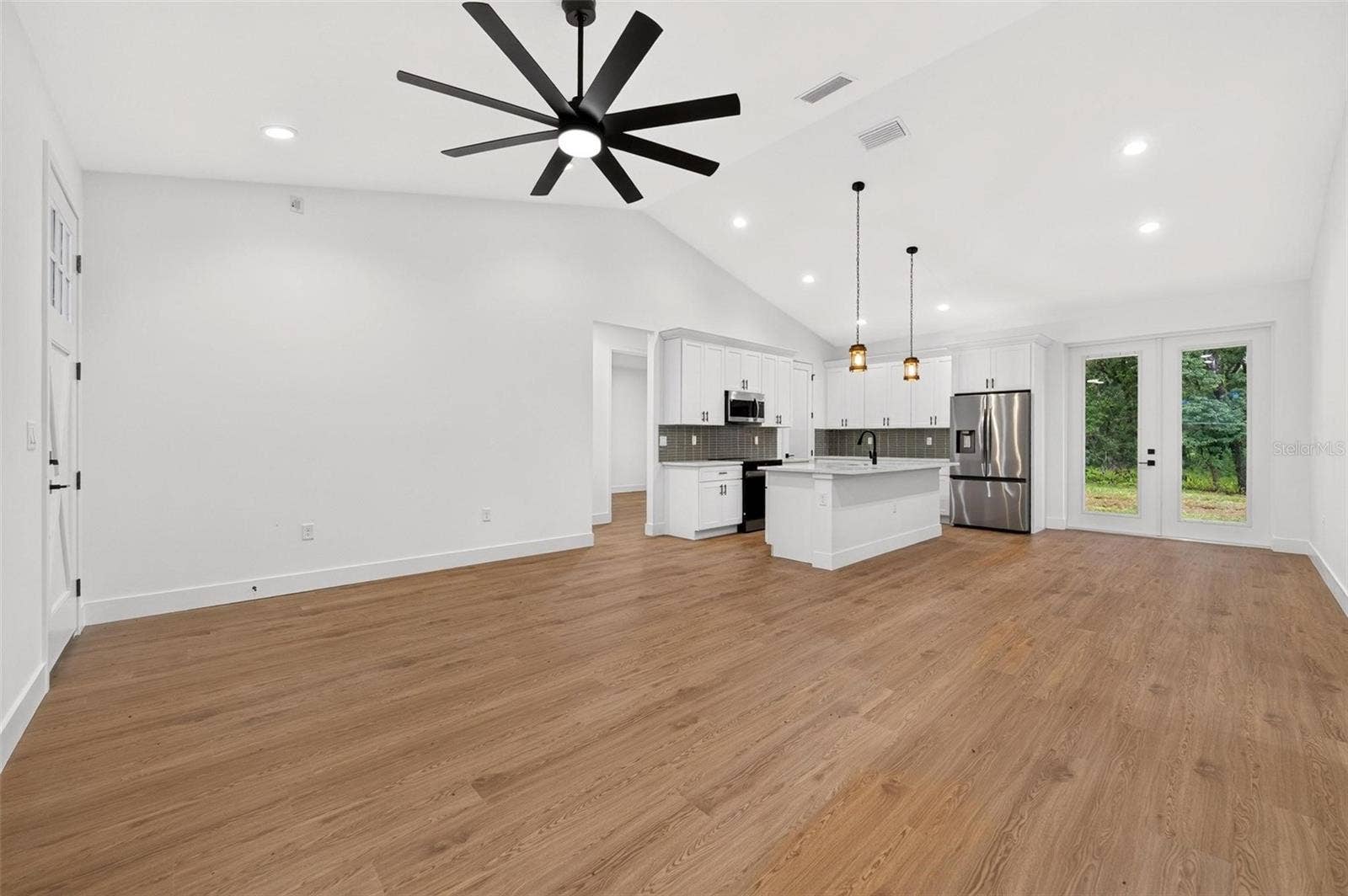 381 CARRIAGE LANE, Lady Lake, FL 32159 Living