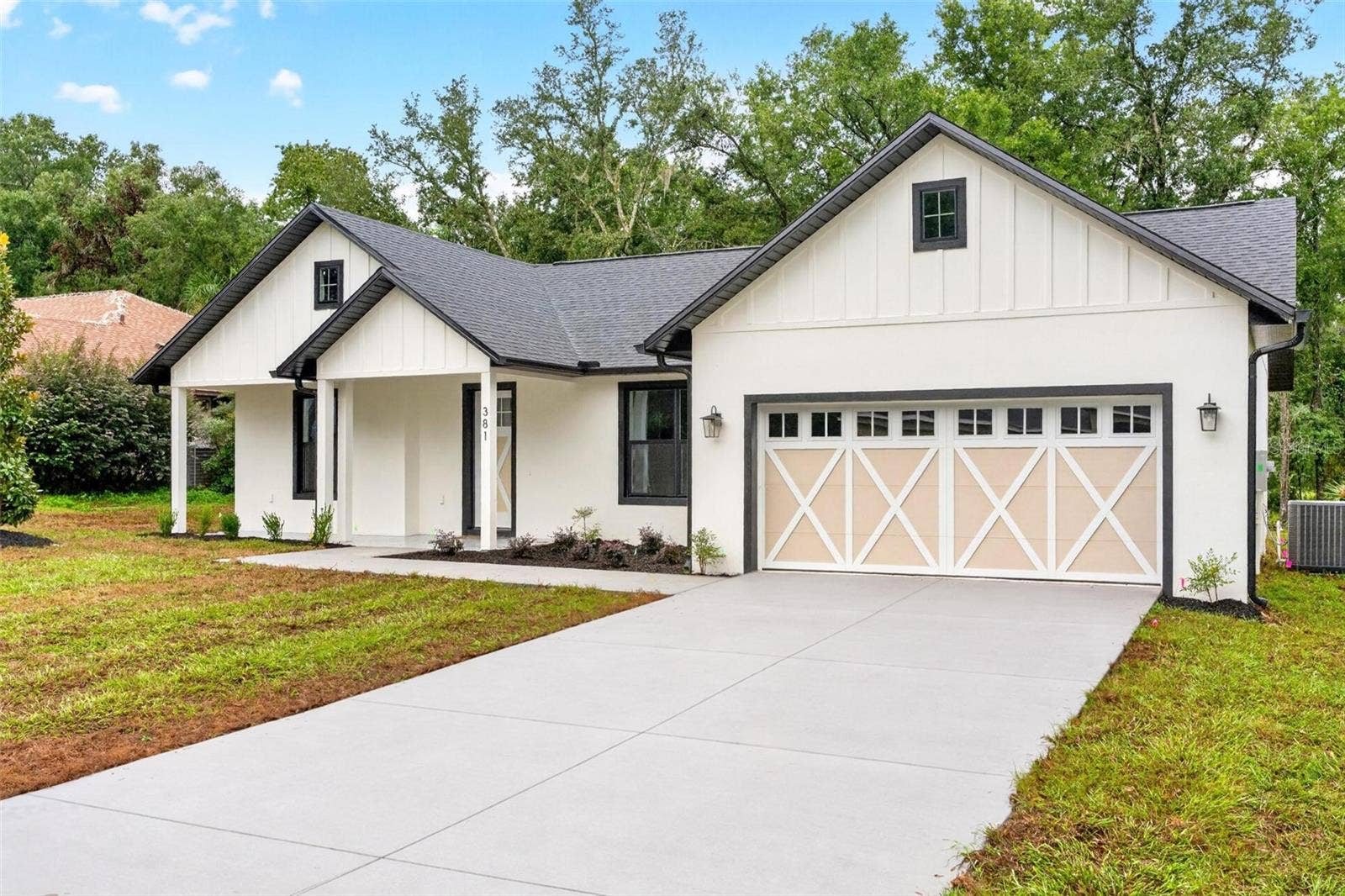381 CARRIAGE LANE, Lady Lake, FL 32159 Driveway