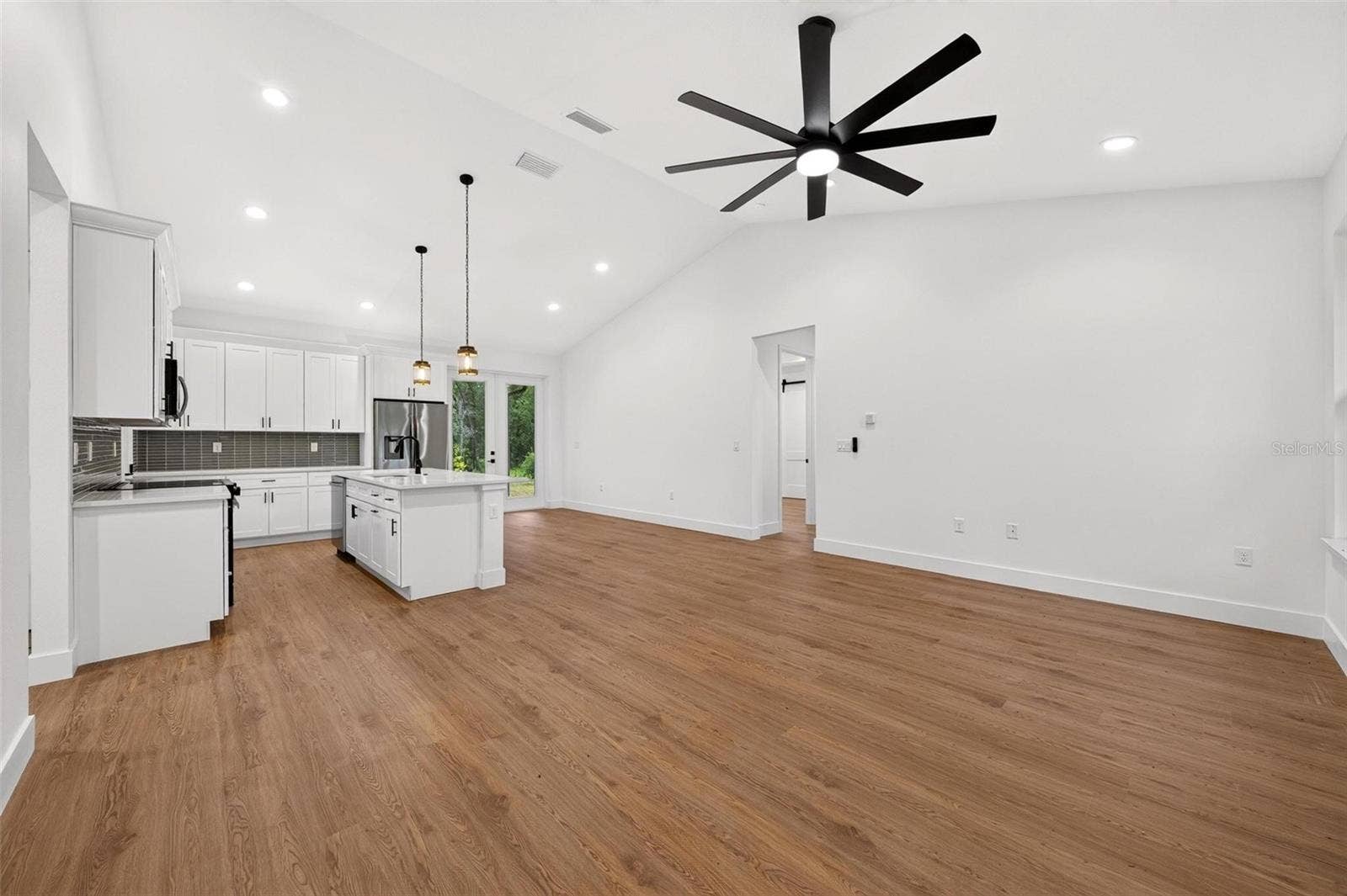 381 CARRIAGE LANE, Lady Lake, FL 32159 Living