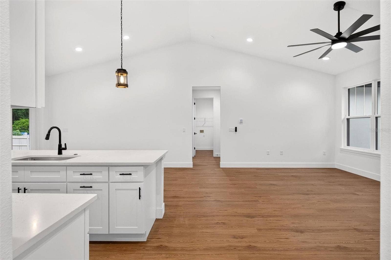 381 CARRIAGE LANE, Lady Lake, FL 32159 Living