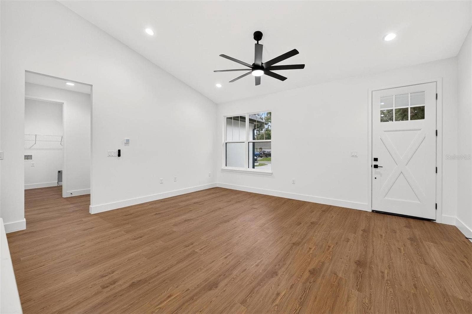 381 CARRIAGE LANE, Lady Lake, FL 32159 Living