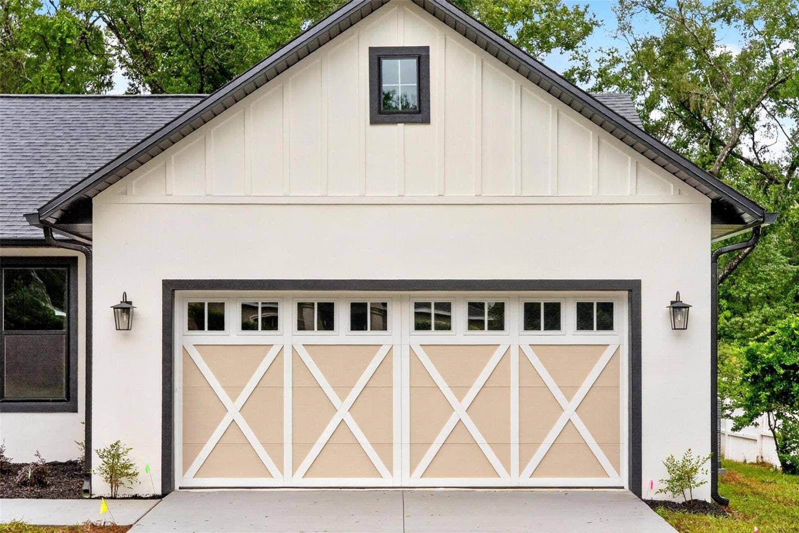 381 CARRIAGE LANE, Lady Lake, FL 32159 Custom Garage Door