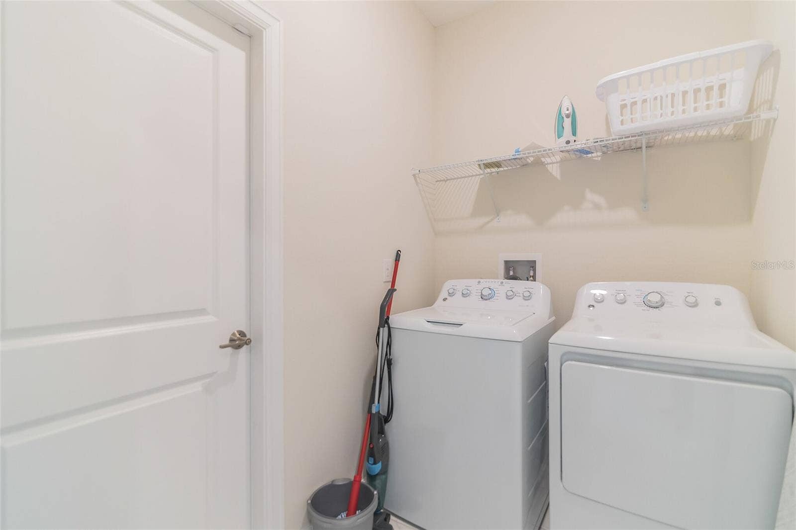 8844 CABOT CLIFFS DRIVE, Davenport, FL 33896 8844 CABOT CLIFFS DRIVE, Davenport, FL 33896