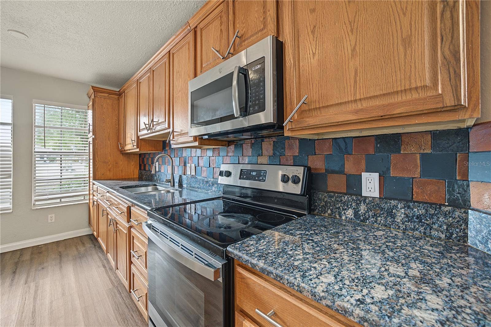 208 ALSTON DRIVE, Orlando, FL 32835 Kitchen