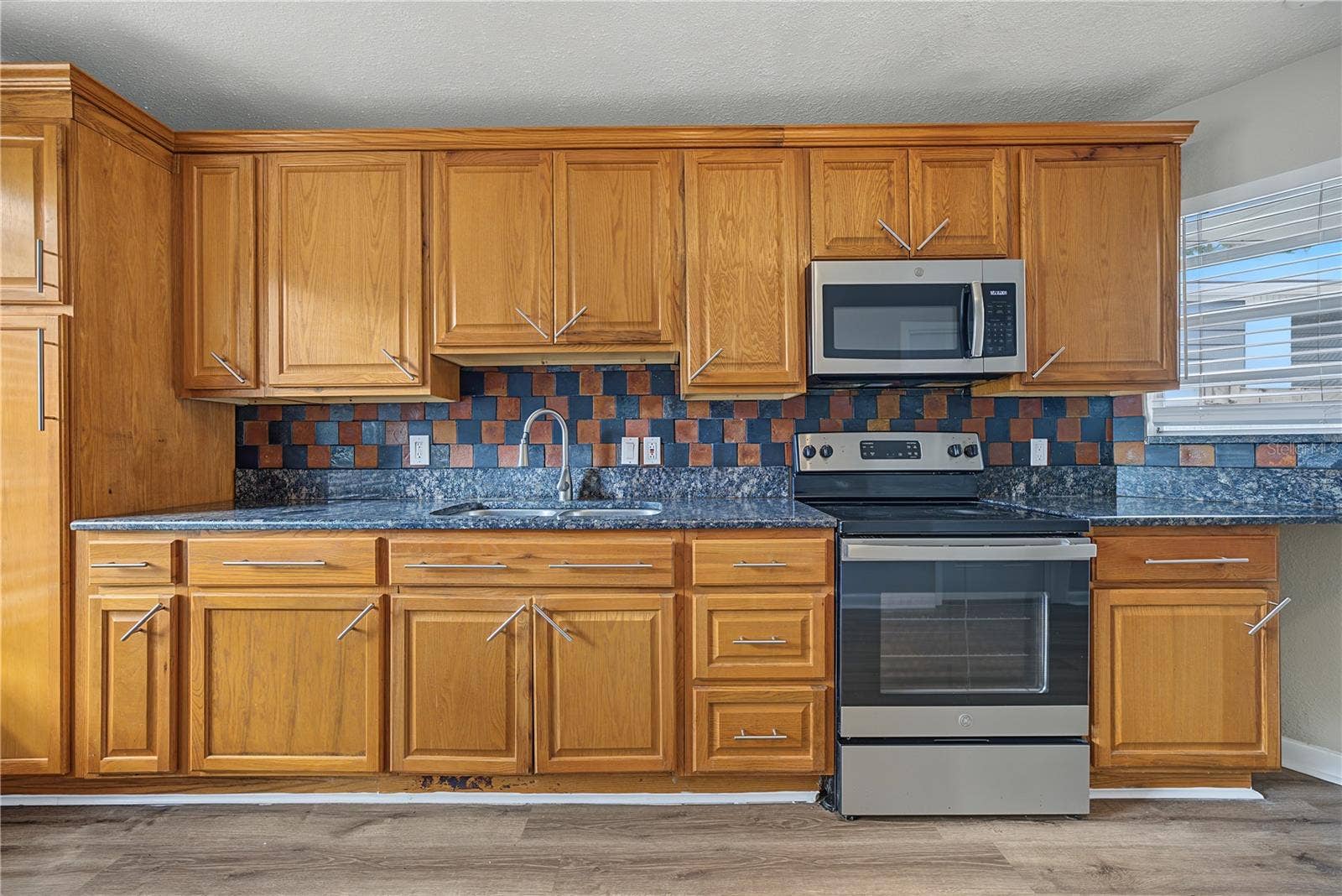 208 ALSTON DRIVE, Orlando, FL 32835 Kitchen