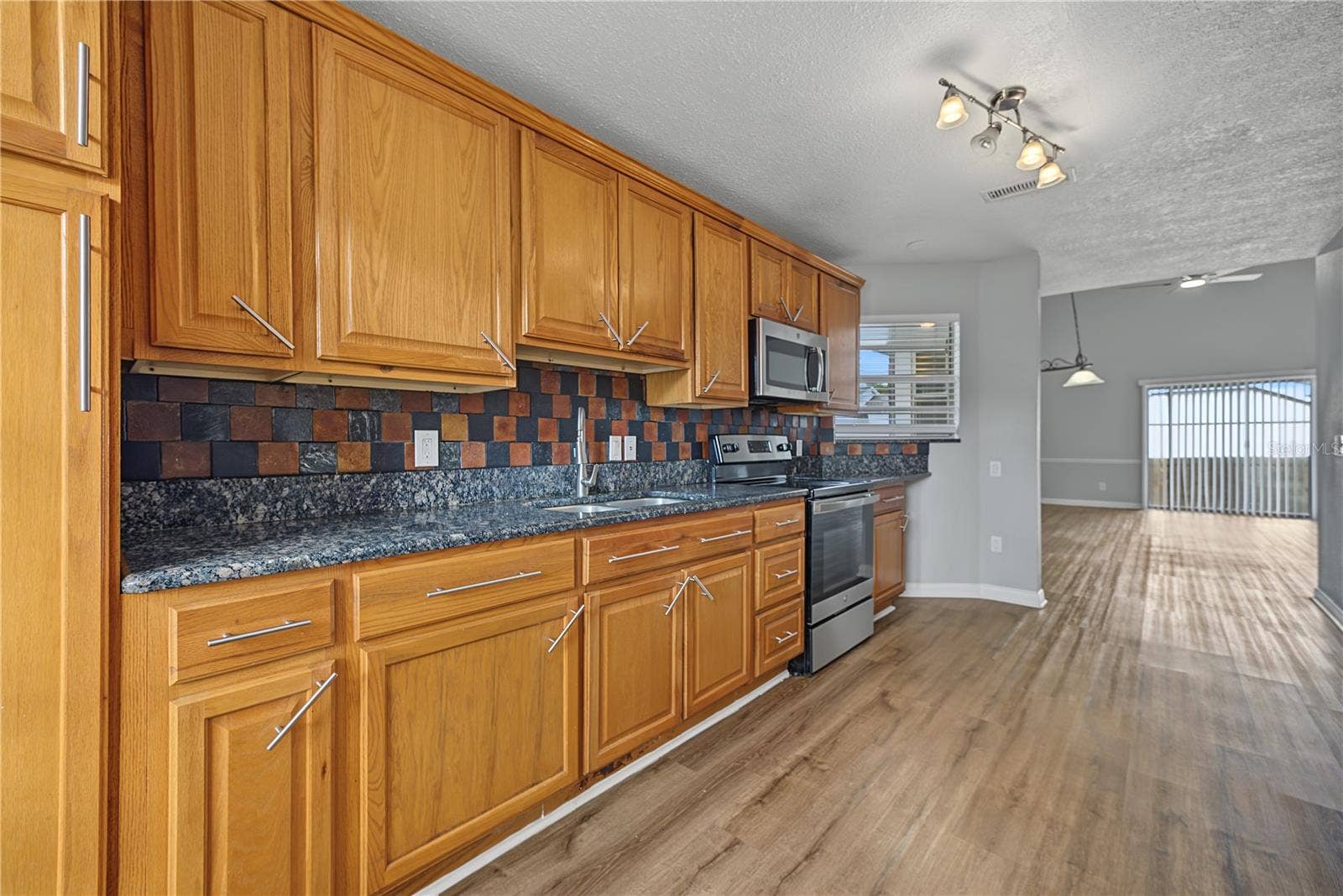 208 ALSTON DRIVE, Orlando, FL 32835 Kitchen