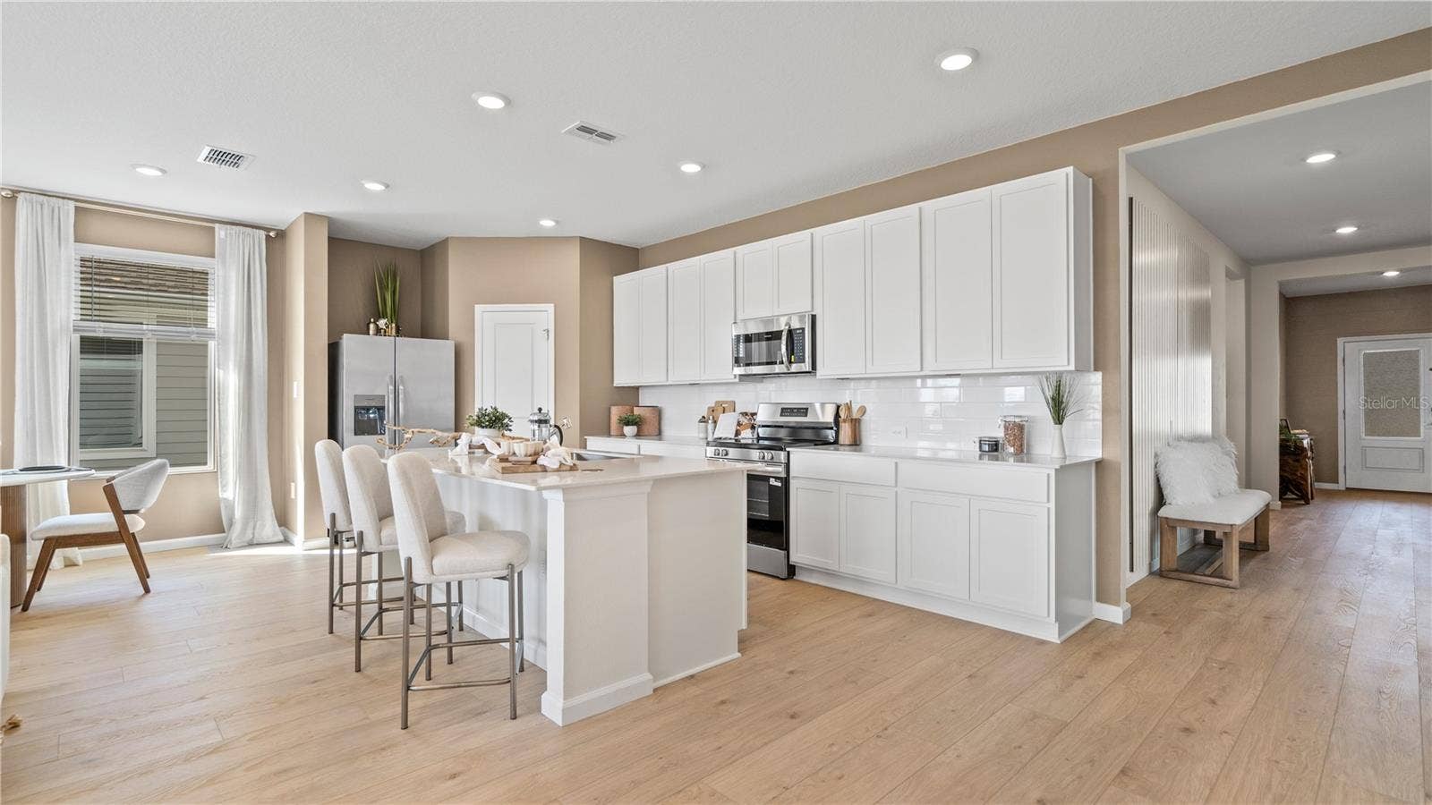 830 TUNDRA LOOP, Groveland, FL 34736