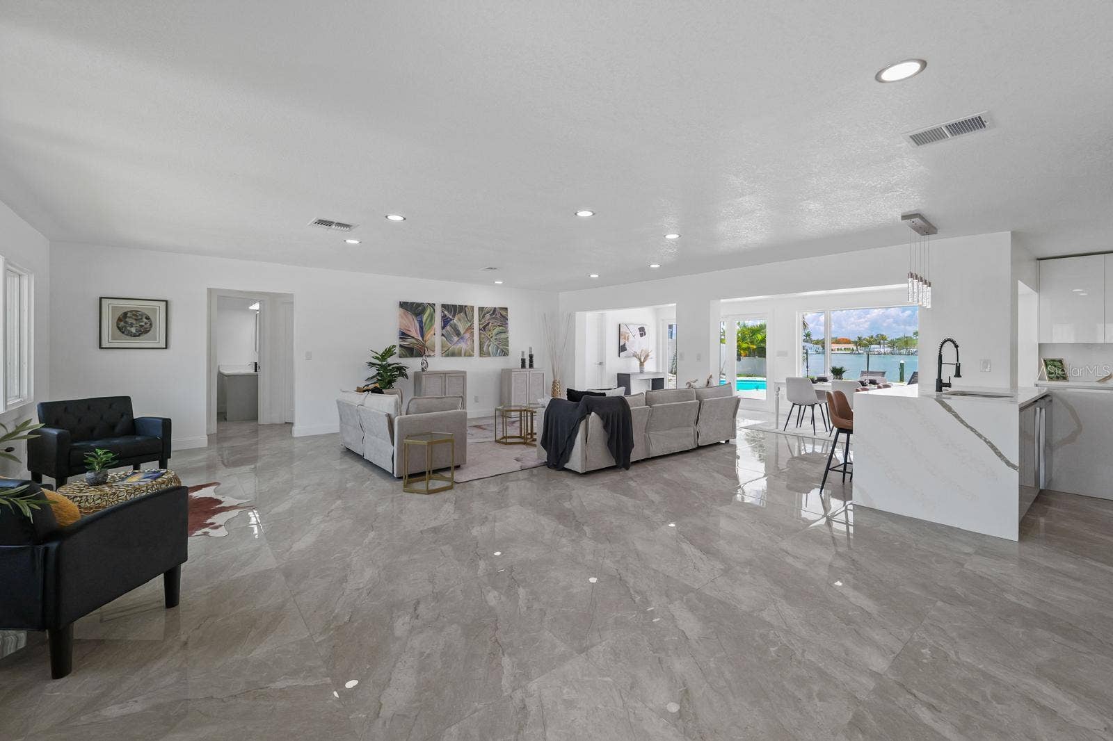 7905 9TH AVENUE S, St Petersburg, FL 33707 7905 9TH AVENUE S, St Petersburg, FL 33707
