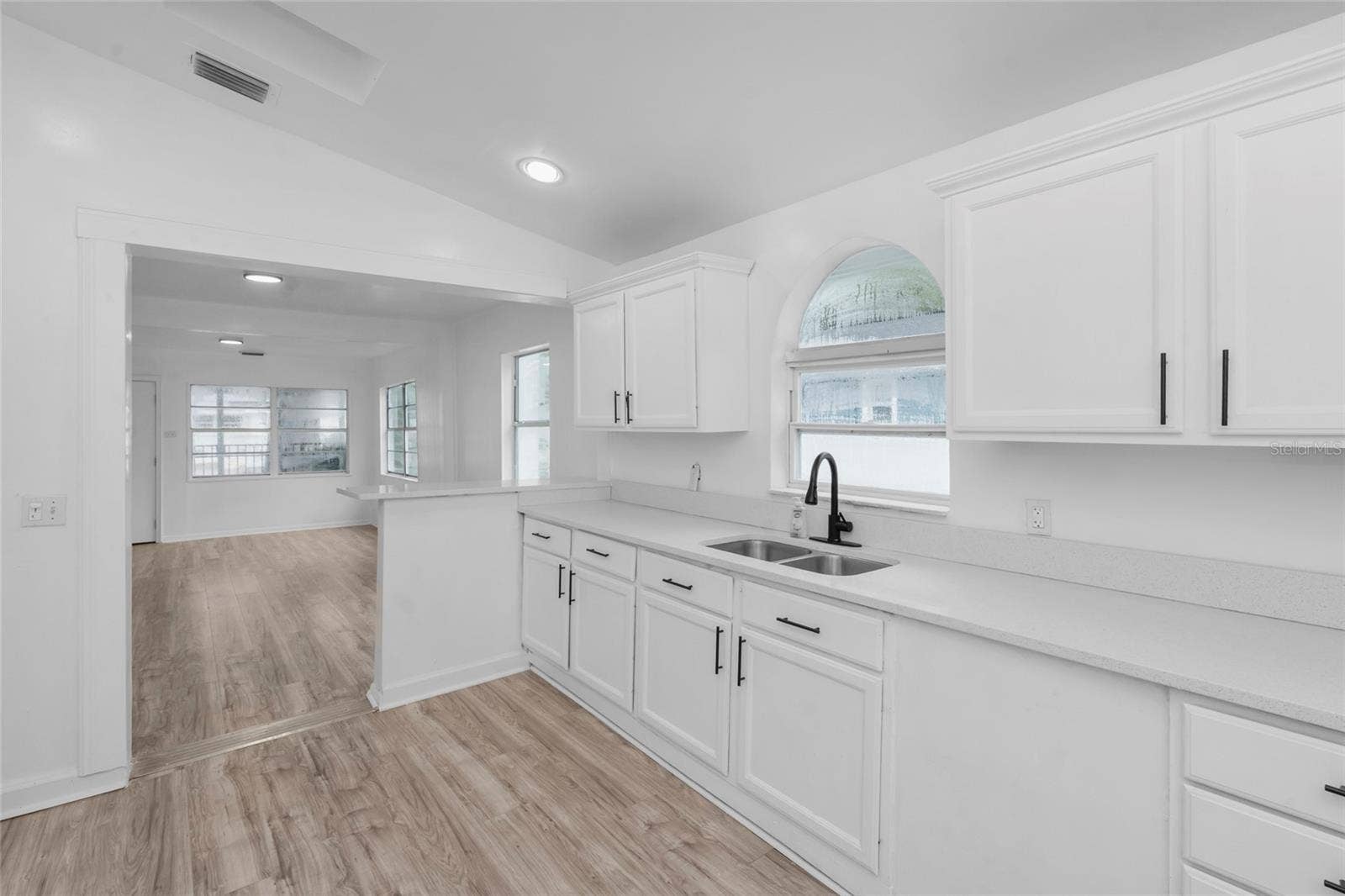 8021 N EDISON AVENUE, Tampa, FL 33604