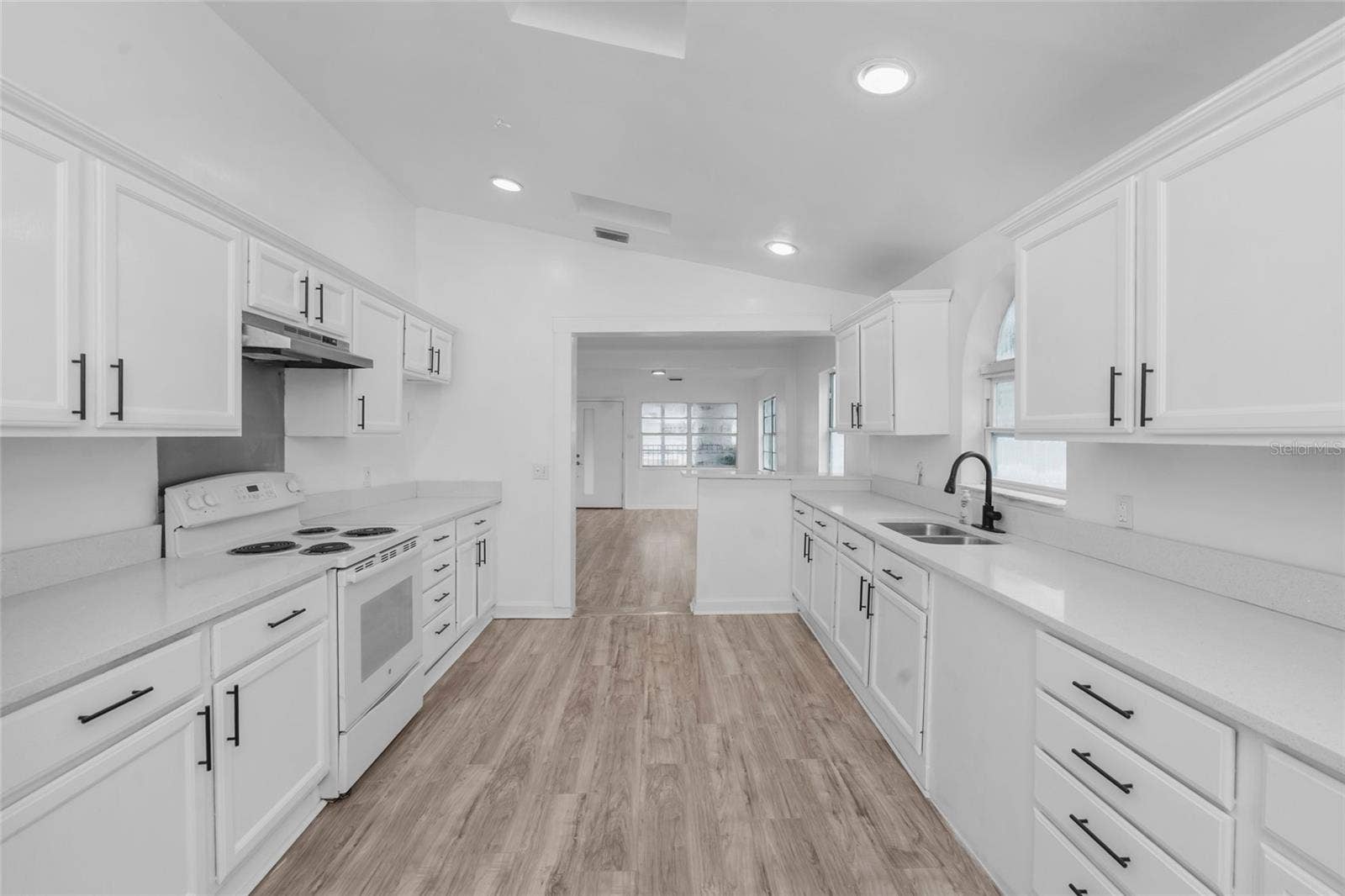 8021 N EDISON AVENUE, Tampa, FL 33604
