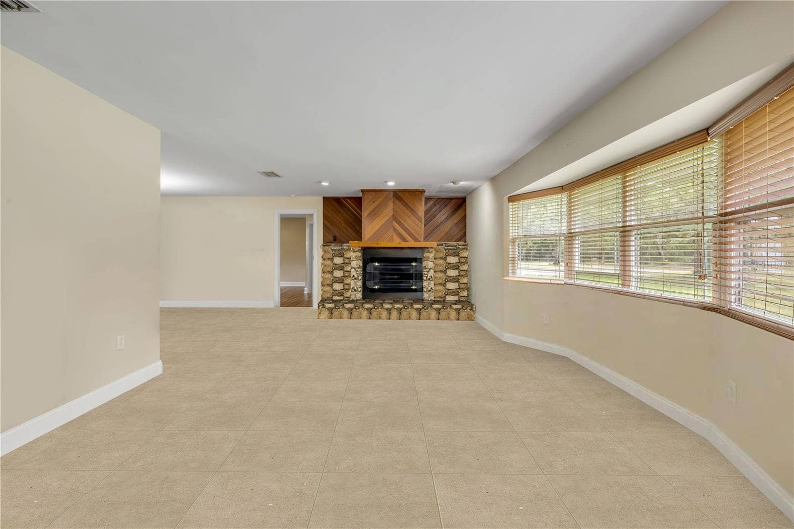 253 GRAND AVENUE, Deland, FL 32720 253 GRAND AVENUE, Deland, FL 32720