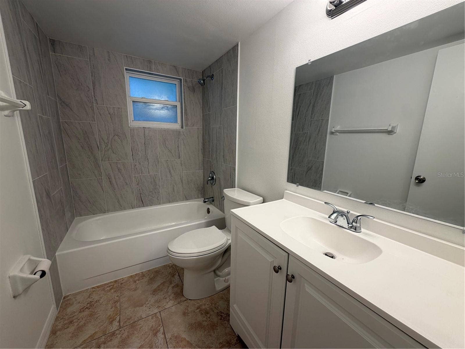 900 N BAY STREET, #8, Eustis, FL 32726