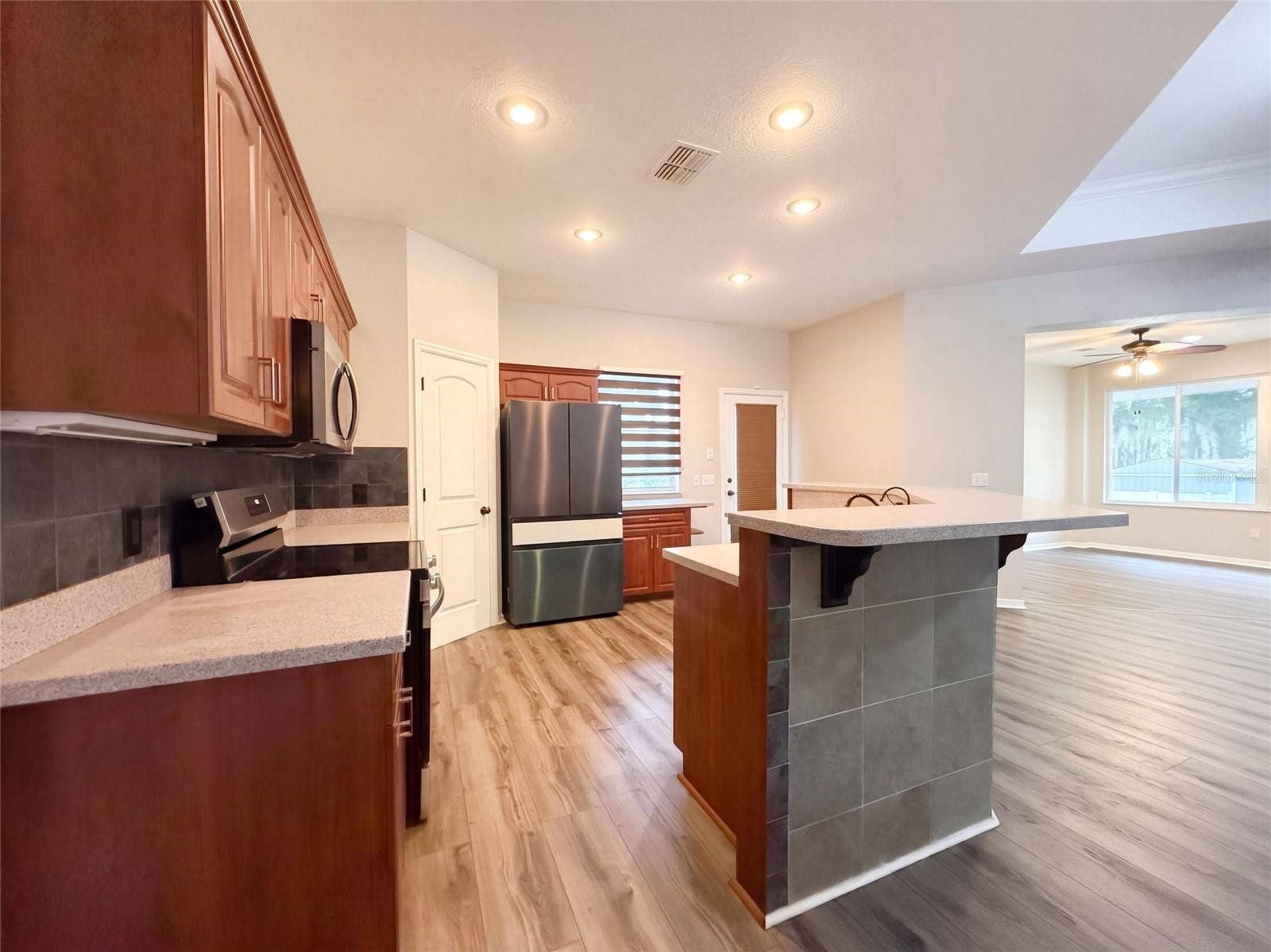 219 WILLOW BEND PARKWAY, Lutz, FL 33549