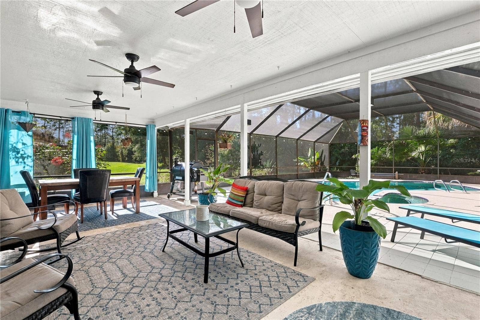 Stunning Outdoor Covered Lanai, Screened Pool & Spa! Florida Living!