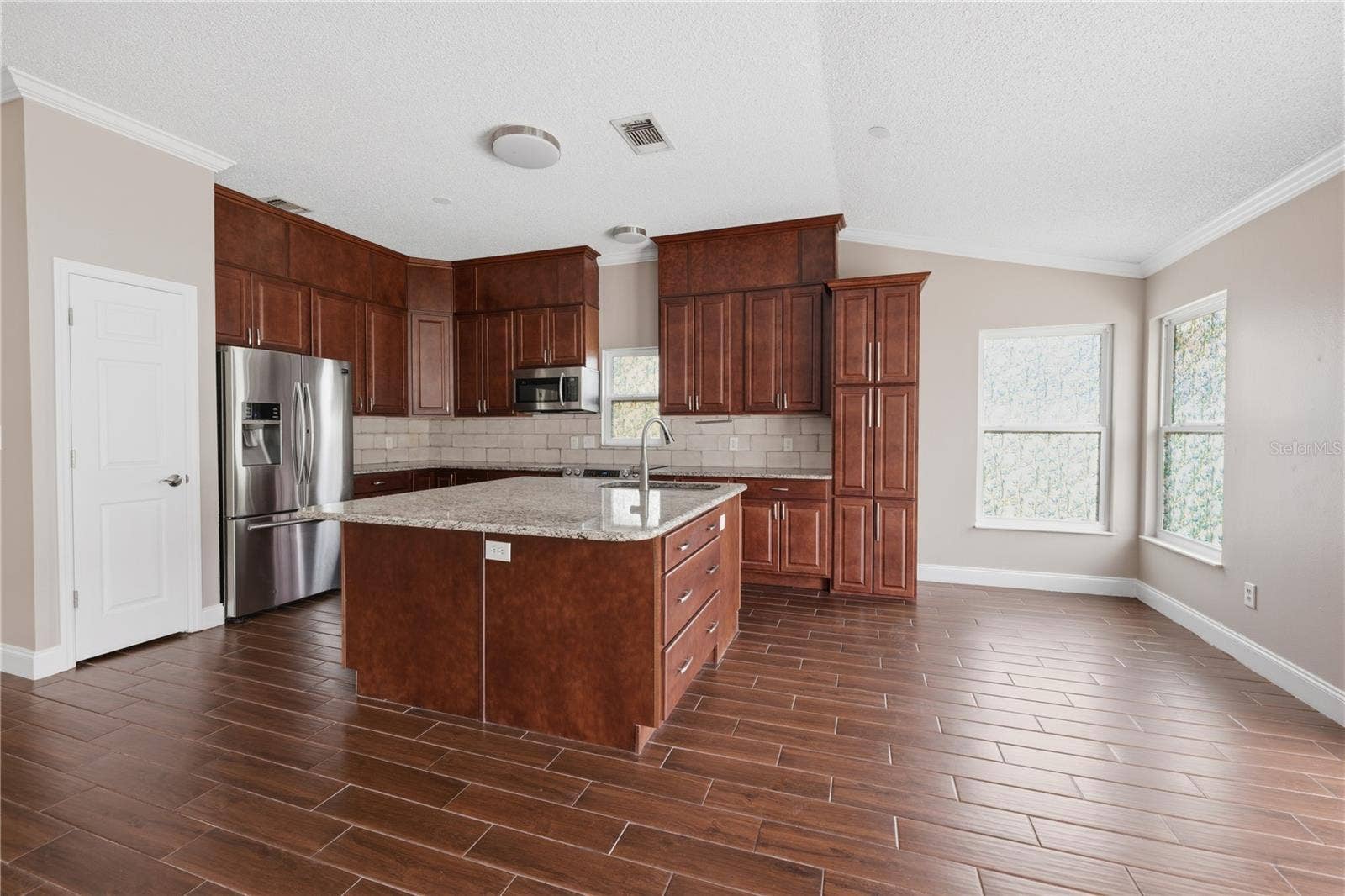 1680 LADY SLIPPER CIRCLE, Orlando, FL 32825 Kitchen