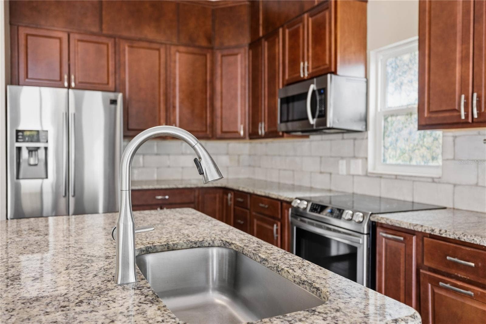 1680 LADY SLIPPER CIRCLE, Orlando, FL 32825 Kitchen