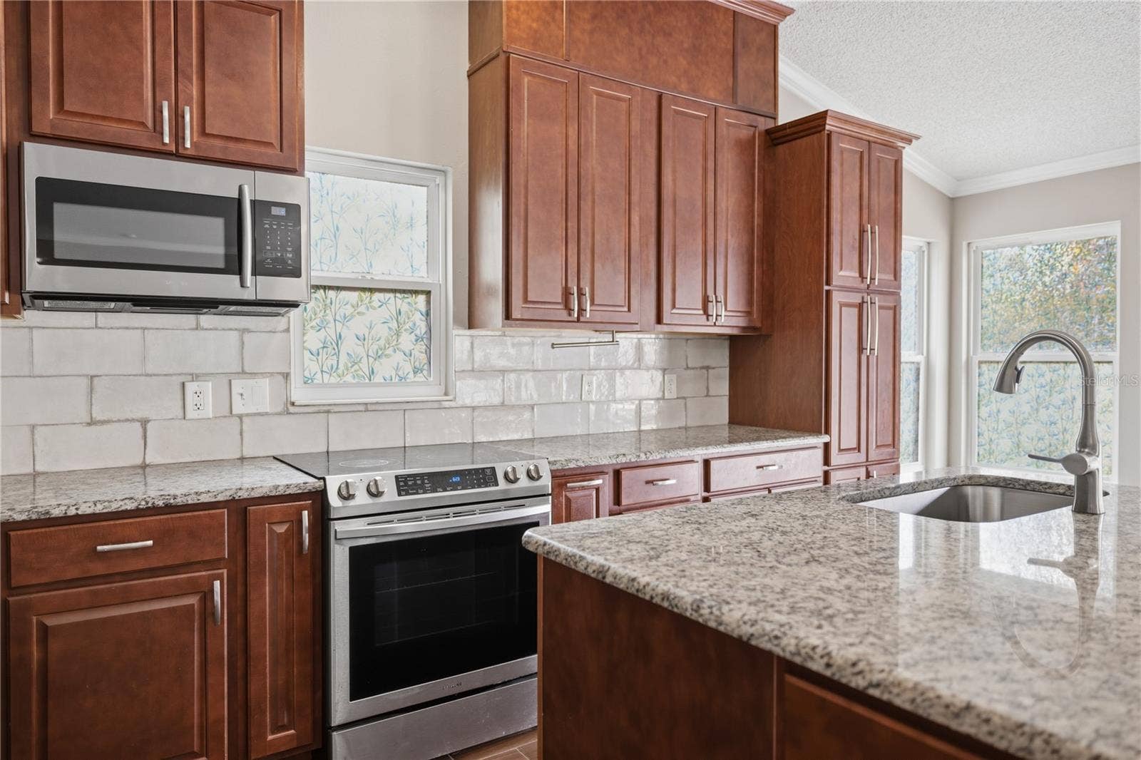 1680 LADY SLIPPER CIRCLE, Orlando, FL 32825 Kitchen