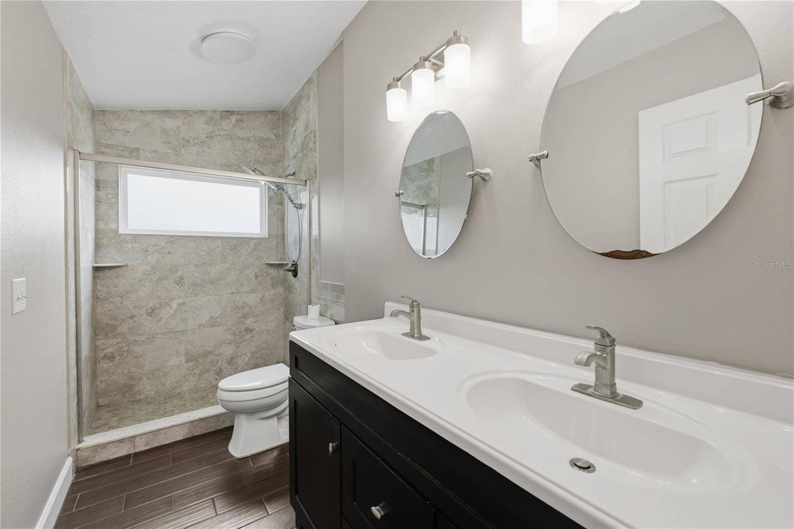 1680 LADY SLIPPER CIRCLE, Orlando, FL 32825 Guest Bathroom